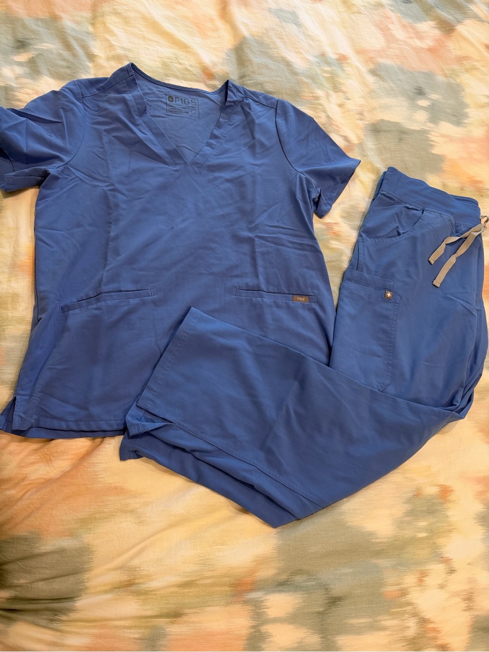 FIGS Women’s Scrub Set